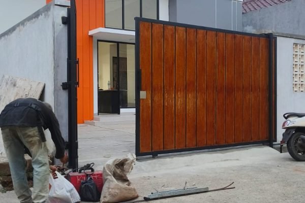 pagar woodplank besi (3)