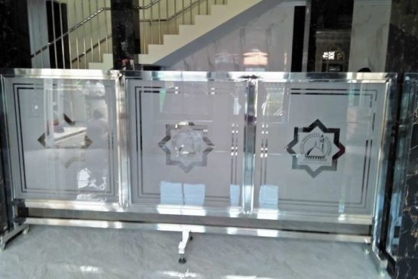 partisi stainless steel pembatas masjid