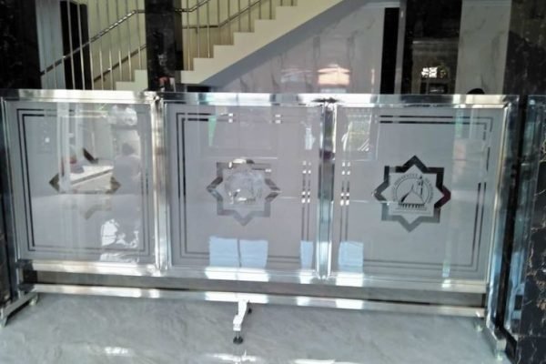 partisi stainless steel pembatas masjid